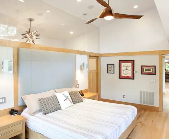 60 Trend-Setting Contemporary Blight Wood Floor Bedroom Ideas from Industry Professionals