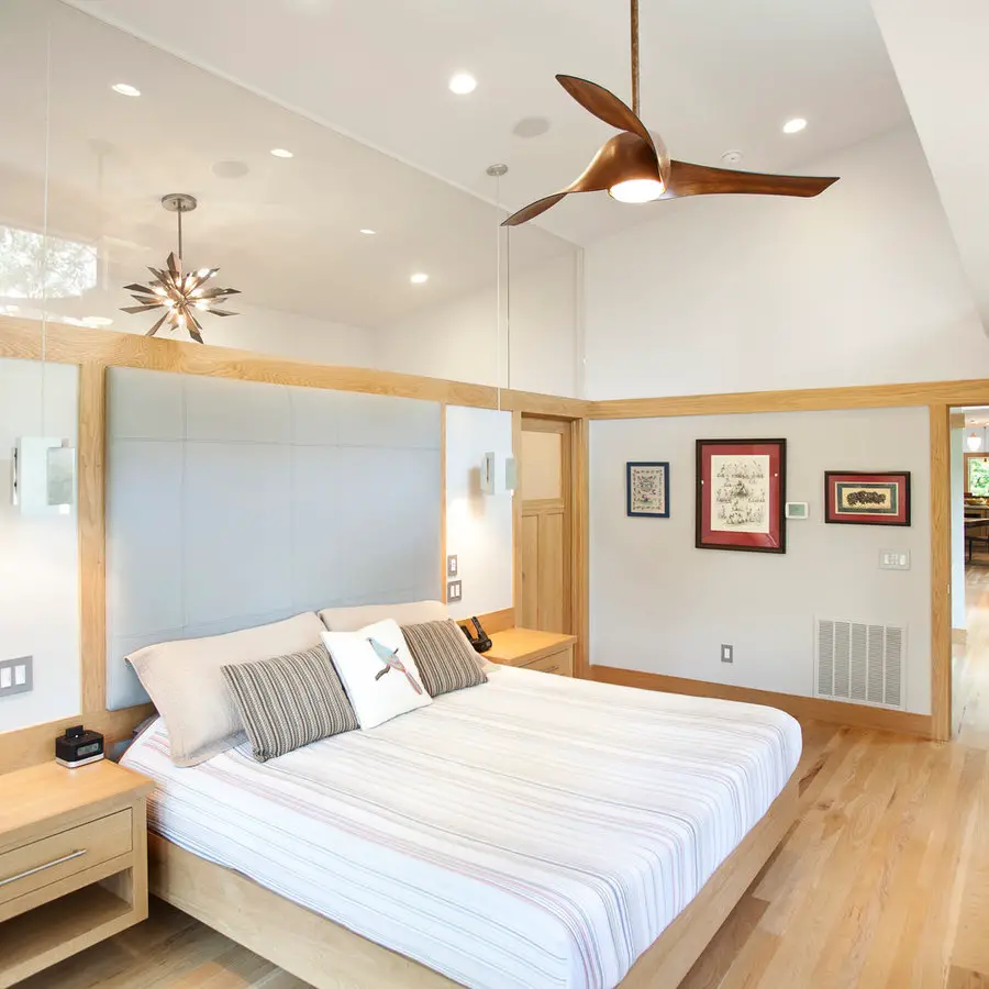 60 Trend-Setting Contemporary Blight Wood Floor Bedroom Ideas from Industry Professionals